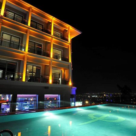 Hotel Celik Palas Convention Center & Thermal Spa Bursa Zewnętrze zdjęcie The pool at the hotel
