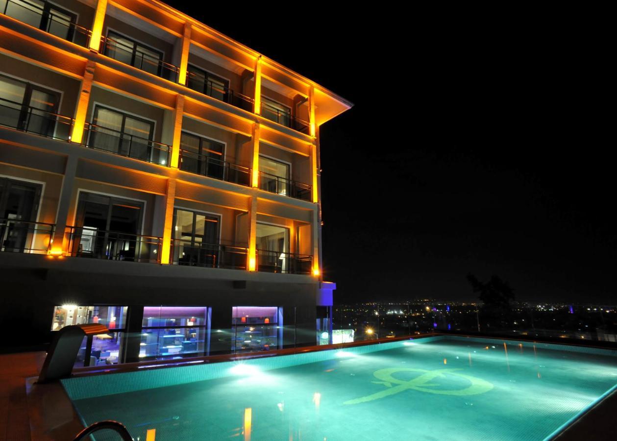 Hotel Celik Palas Convention Center & Thermal Spa Bursa Zewnętrze zdjęcie The pool at the hotel